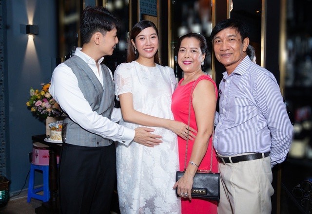 Vũ Khắc Tiệp rao bán ổi trên xe khách; Ngọc trinh tung bộ ảnh kẹo ngọt đánh dấu tuổi 31 - ảnh 3
