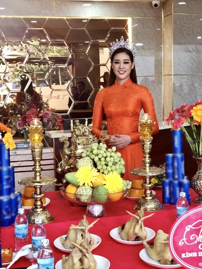 Diệu Nhi gây bất ngờ khi hát cải lương; Hai nàng hậu diện váy đỏ chót khoe vòng 1 quyến rũ - ảnh 2