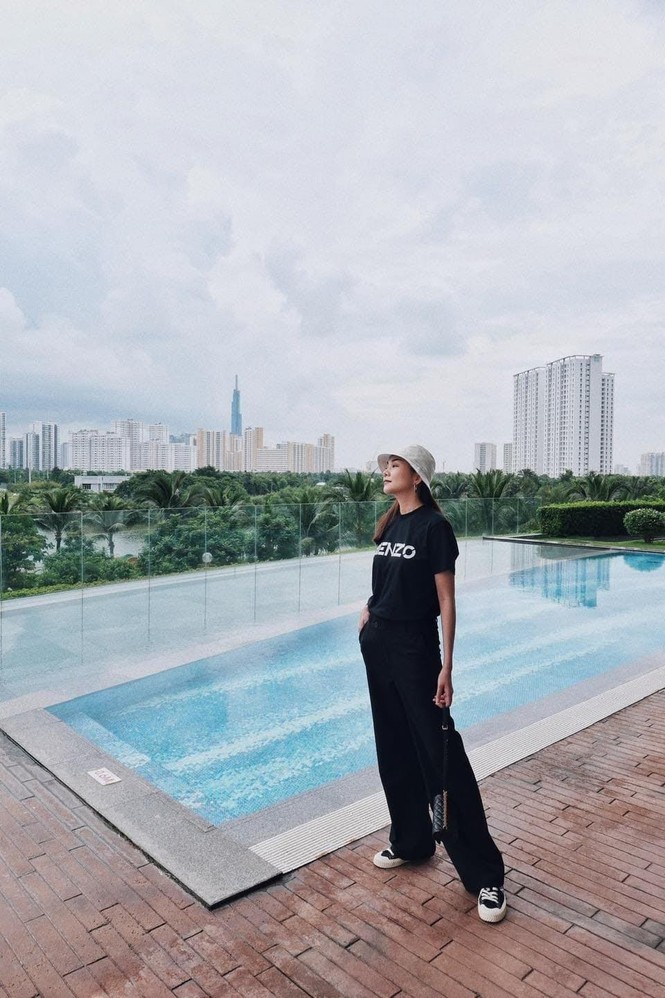 Tiểu Vy thị phạm catwalk cho thí sinh Hoa hậu Việt Nam; Trấn Thành bán nước hoa 99k? - ảnh 2