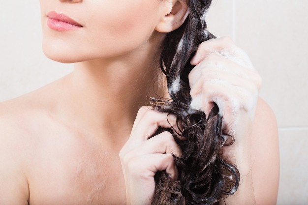 Hầu hết ai có mái tóc đẹp đều làm 10 điều này - ảnh 2