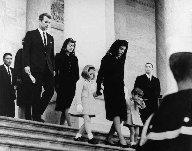 Jackie Kennedy và những điều thú vị trong tủ áo của bà - ảnh 8