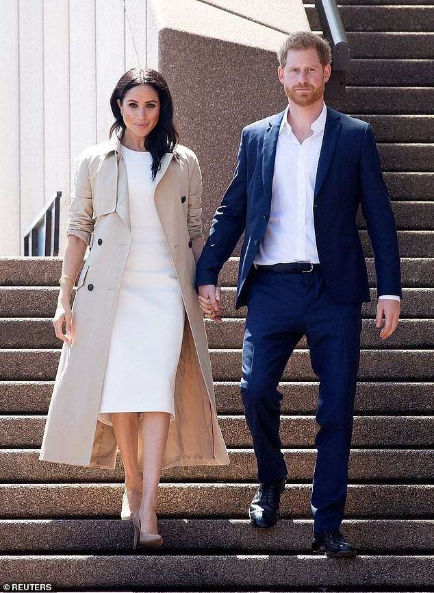 'Soi' tủ giày phong cách của công nướng Anh Meghan Markle - ảnh 6