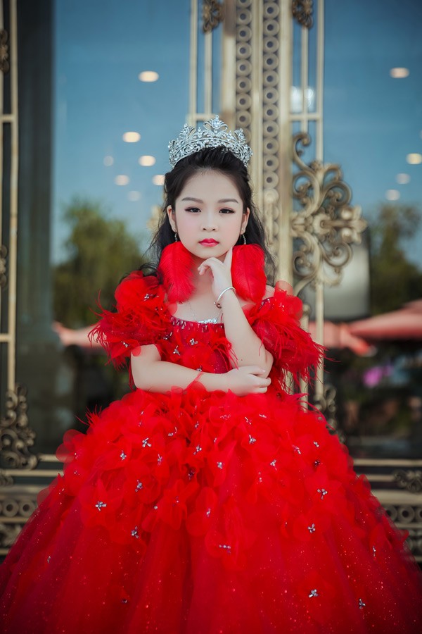 Cô bé Việt Nam 6 tuổi trở thành tân Hoa hậu nhí Á Âu 2018 - ảnh 6