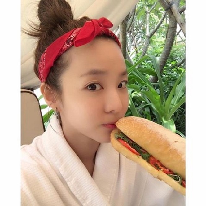 H'Hen Niê cùng nhiều sao Việt đồng loạt chia sẻ ảnh bánh mì lọt trending top 1 - ảnh 7