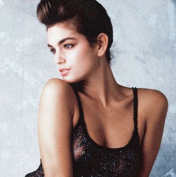 Vẻ đẹp kinh điển của huyền thoại làng mẫu Cindy Crawford - ảnh 4