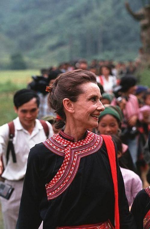 Hình ảnh xúc động của nữ minh tinh Audrey Hepburn khi đến Việt Nam - ảnh 5