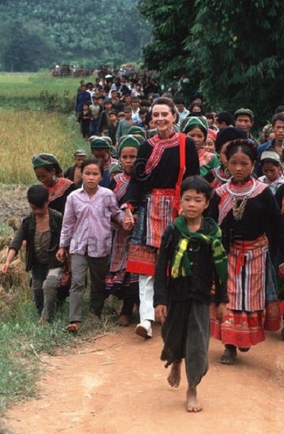Hình ảnh xúc động của nữ minh tinh Audrey Hepburn khi đến Việt Nam - ảnh 6