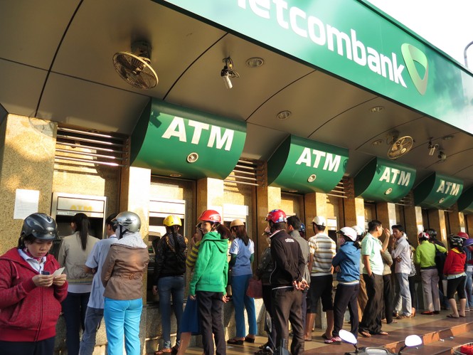 Khử trùng toàn bộ khu vực giao dịch tiền mặt, kho quỹ và máy ATM - ảnh 1