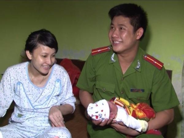 Kỷ niệm khó quên với 2 cảnh sát hình sự đỡ đẻ - ảnh 1