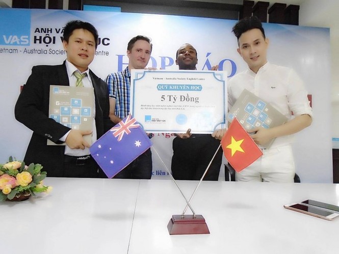 Ca sĩ Nguyên Vũ mang 2 tỷ làm từ thiện - ảnh 4