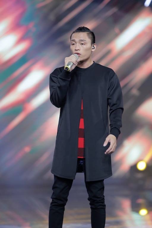 Huy Tuấn thẳng tay tát thí sinh Vietnam Idol trên sóng trực tiếp - ảnh 1