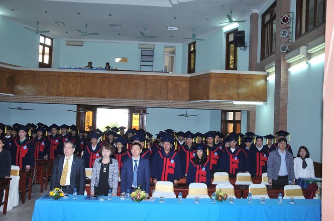 Xúc động với những sinh viên ‘đặc biệt’ - ảnh 1
