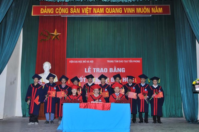 Xúc động với những sinh viên ‘đặc biệt’ - ảnh 6