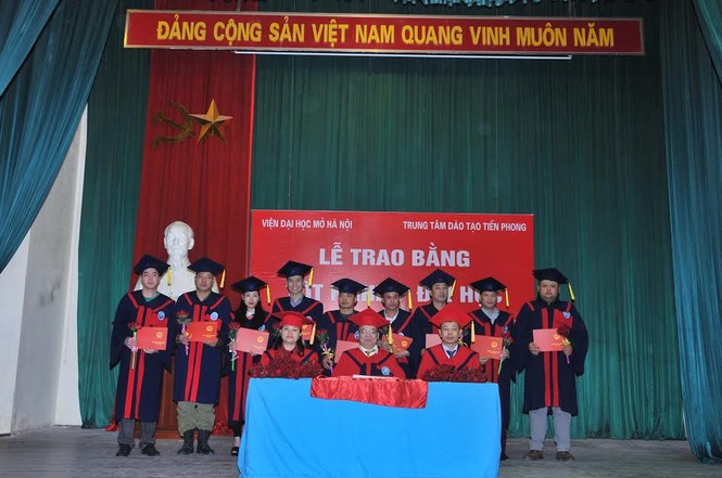 Xúc động với những sinh viên ‘đặc biệt’ - ảnh 7