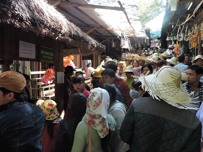 Hàng nghìn du khách đến Buôn Đôn cưỡi voi - ảnh 2