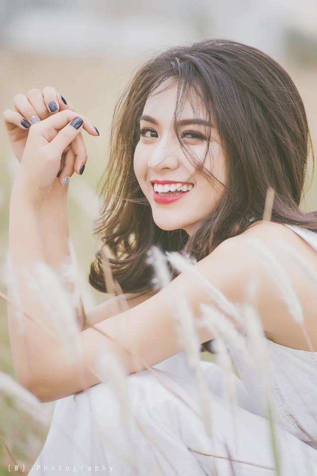 Miss Đại học Quốc gia duyên dáng yêu kiều bên ‘bạch mã’ - ảnh 7