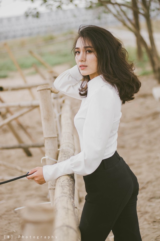 Miss Đại học Quốc gia duyên dáng yêu kiều bên ‘bạch mã’ - ảnh 17