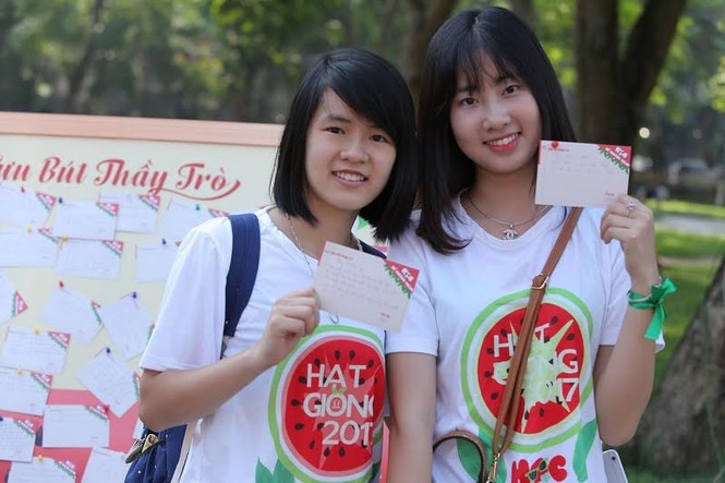 Thầy cô cùng học trò ‘quậy’ tưng bừng với bột màu - ảnh 9