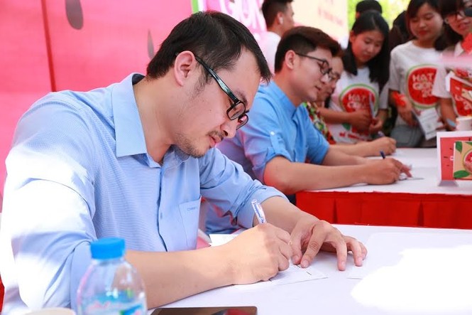 Thầy cô cùng học trò ‘quậy’ tưng bừng với bột màu - ảnh 5