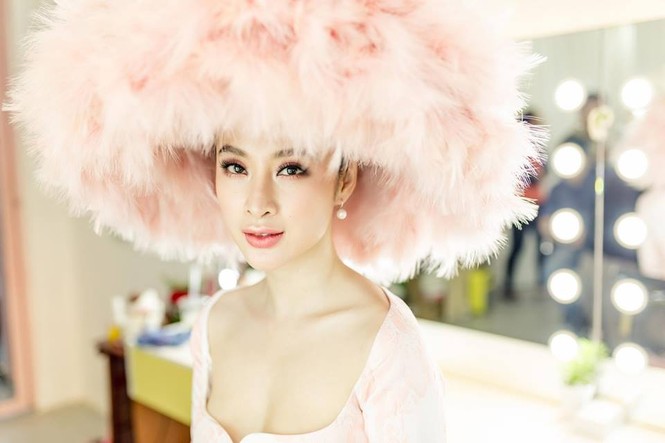 Vì đâu Angela Phương Trinh đội mũ như cái nồi, lấn át dàn sao Việt? - ảnh 3