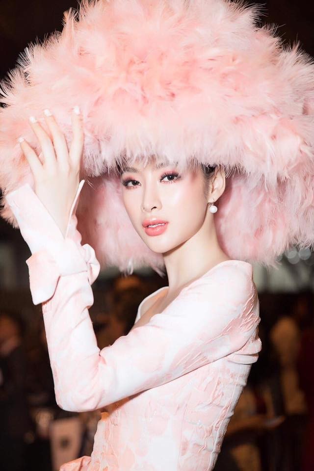 Vì đâu Angela Phương Trinh đội mũ như cái nồi, lấn át dàn sao Việt? - ảnh 7