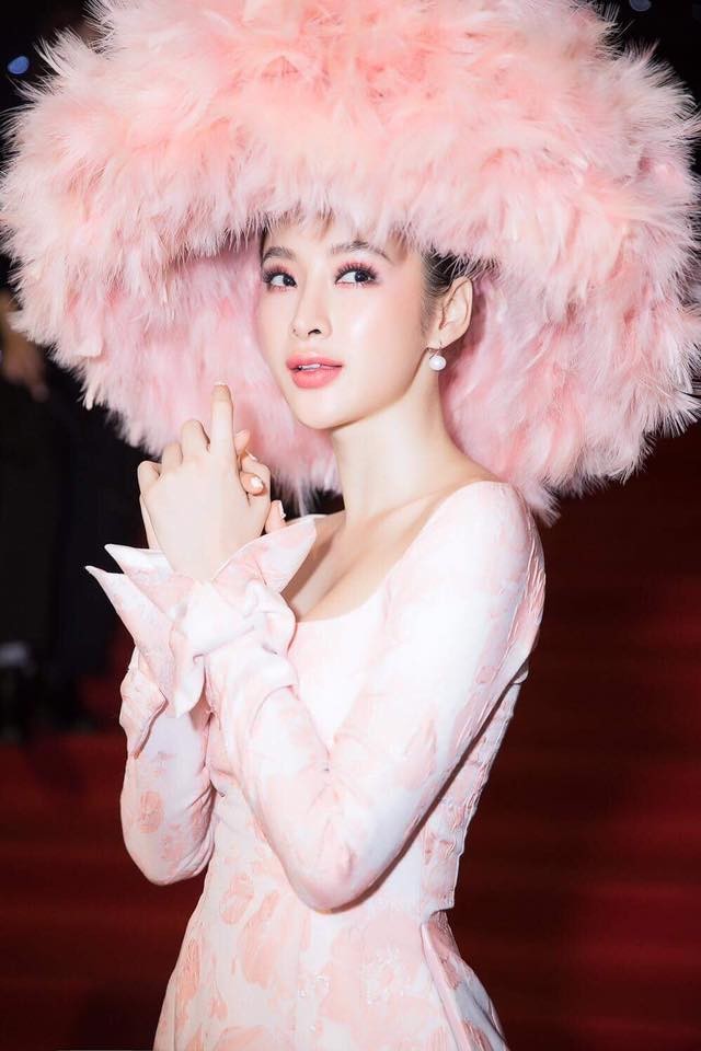 Vì đâu Angela Phương Trinh đội mũ như cái nồi, lấn át dàn sao Việt? - ảnh 8