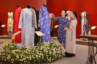 Tôn vinh áo dài tại triển lãm di sản Việt Nam - ảnh 2