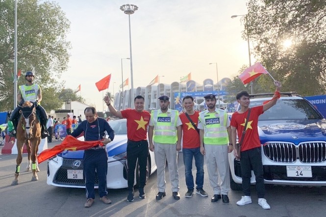 Tài tử Lý Hùng chia sẻ ảnh có mặt ở UAE cổ vũ tuyển Việt Nam - ảnh 6