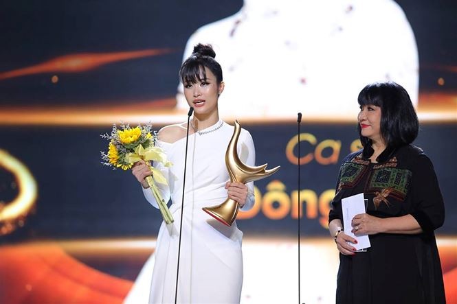Showbiz 17/4: Bị nghi ‘đá xéo’ Đông Nhi, Lệ Quyên nói gì? - ảnh 7