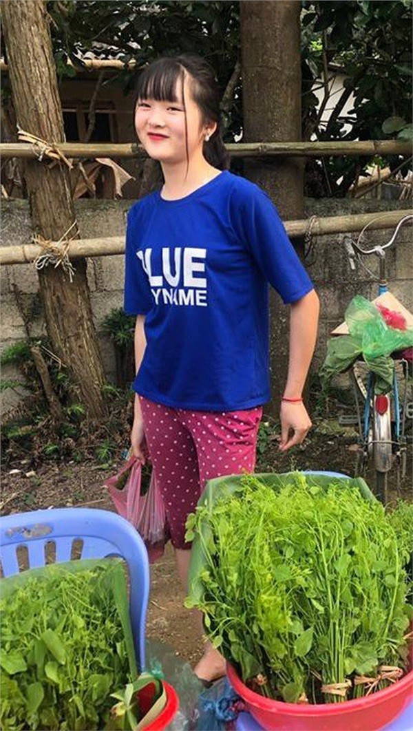Cô bé bán rau rừng 'duyên ơi là duyên' khiến dân mạng phát sốt - ảnh 5
