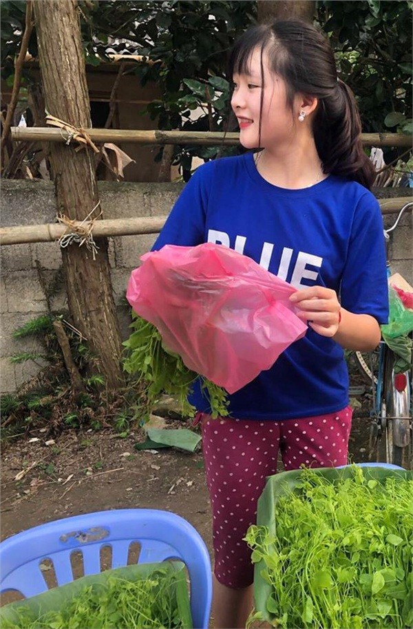 Cô bé bán rau rừng 'duyên ơi là duyên' khiến dân mạng phát sốt - ảnh 6