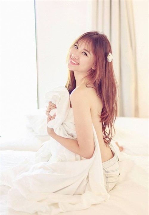 Hari Won diện bikini khoe vòng 1 ‘cực nóng’ nhưng lộ bụng ngấn mỡ - ảnh 7