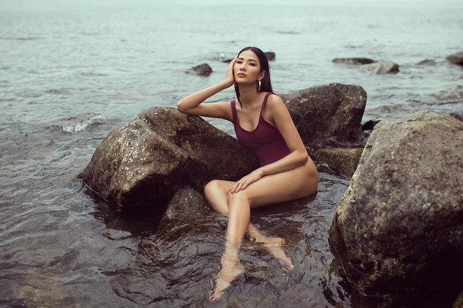 Hoàng Thùy lại ‘đốt mắt’ fan với loạt ảnh bikini khoe vóc dáng chuẩn 'từng cm' - ảnh 8