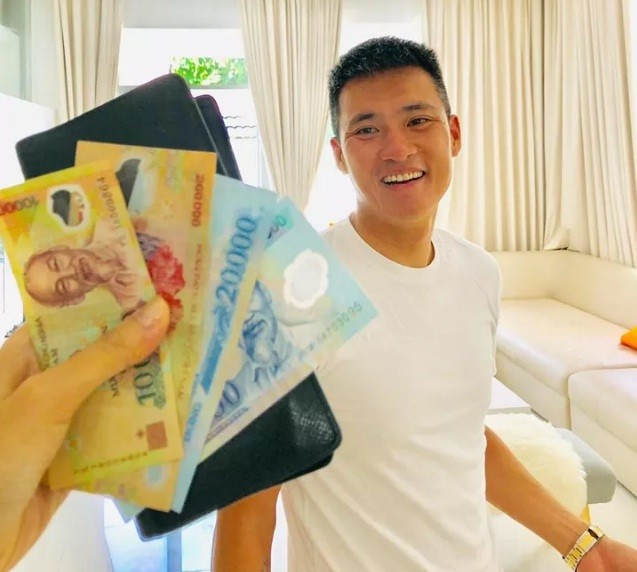 Showbiz 21/8: Thủy Tiên than thở về ‘kiếp đẻ thuê’ bên Công Vinh - ảnh 1