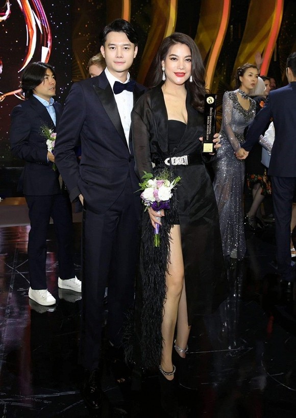Showbiz 30/8:Triệu Vy lên tiếng về tin đồn bí mật sinh con cho đại gia Singapore - ảnh 3