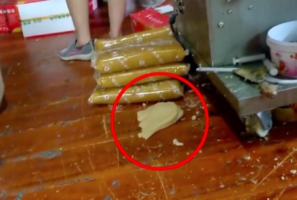 Cảnh kinh dị trong xưởng làm bánh trung thu ở Trung Quốc - ảnh 3