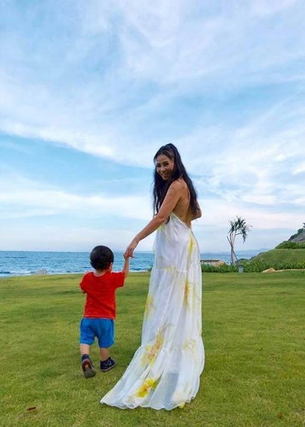 Thu Minh lần đầu công khai cận mặt con trai với chồng Tây - ảnh 3