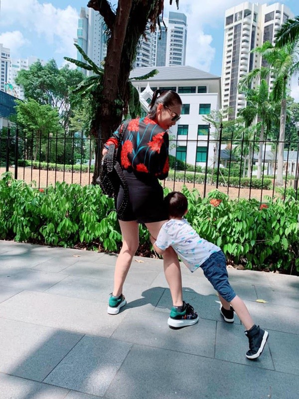 Thu Minh lần đầu công khai cận mặt con trai với chồng Tây - ảnh 7
