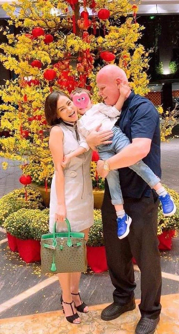 Thu Minh lần đầu công khai cận mặt con trai với chồng Tây - ảnh 5