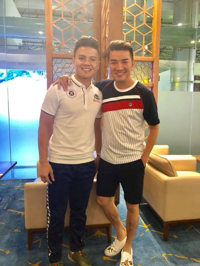Showbiz 11/10: Cựu vương Malaysia phủ nhận bỏ rơi vợ hoa hậu Moscow - ảnh 3
