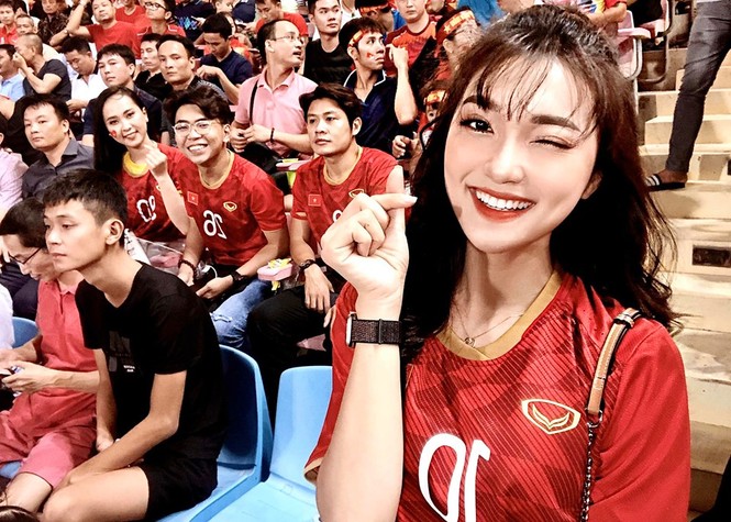 Dàn bạn gái hotgirl của cầu thủ Việt chia sẻ gì sau chiến thắng? - ảnh 3