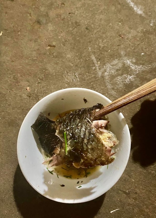 Một nửa con cá rô và câu chuyện xúc động của Mạc Văn Khoa ở quê nhà - ảnh 2 Một nửa con cá rô và câu chuyện xúc động của Mạc Văn Khoa ở quê nhà - ảnh 2