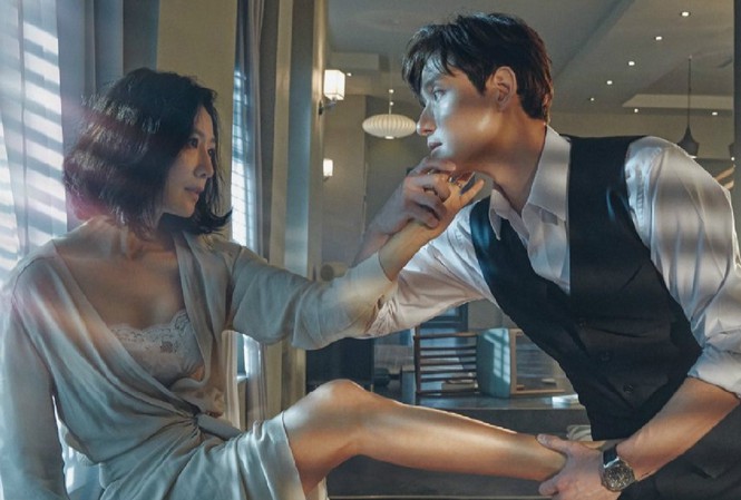 Showbiz 12/8: Dân mạng tranh cãi về phát ngôn tự tin của Hoàng Thùy - ảnh 7 Showbiz 12/8: Dân mạng tranh cãi về phát ngôn tự tin của Hoàng Thùy - ảnh 7