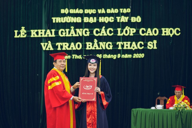 Người đẹp Huỳnh Thúy Vi nhận bằng thạc sĩ, chuẩn bị làm giảng viên đại học - ảnh 3