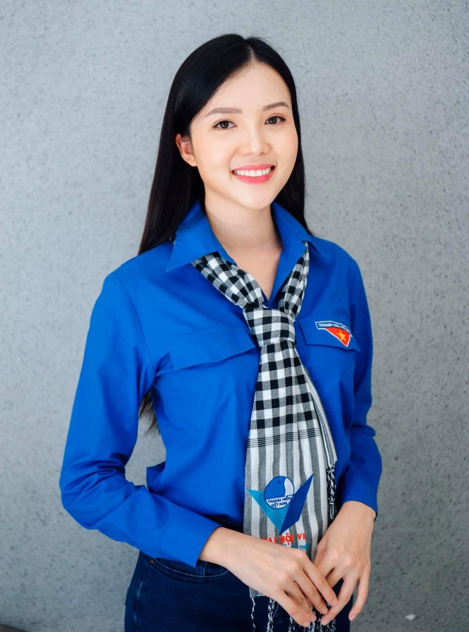 Người đẹp Huỳnh Thúy Vi nhận bằng thạc sĩ, chuẩn bị làm giảng viên đại học - ảnh 1