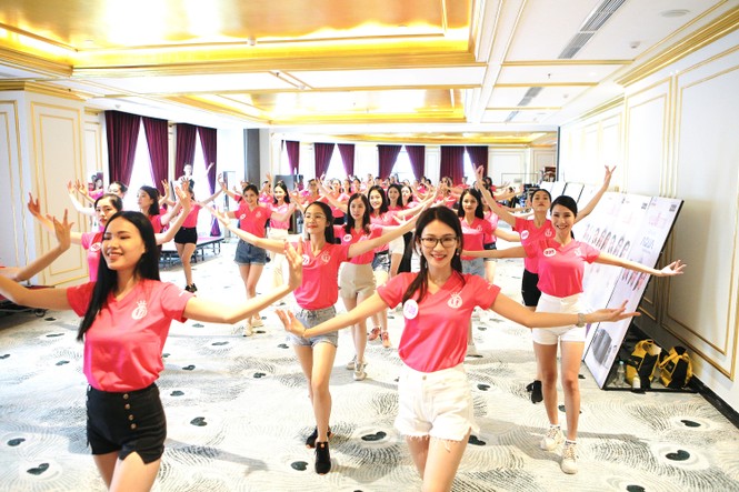 Dàn thí sinh Hoa hậu Việt Nam 2020 thả dáng trên sàn tập với những vũ điệu quyến rũ - ảnh 5