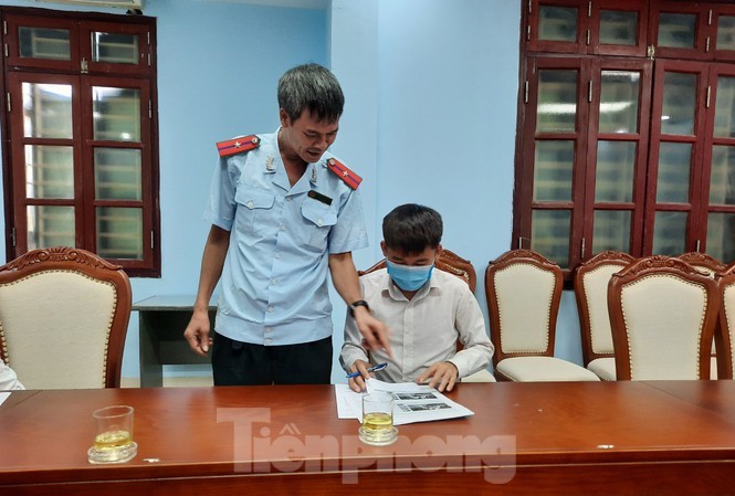 Showbiz 10/7: Elderly wife of player Phan Thanh Binh remarried her 9-year-old boyfriend - photo 2