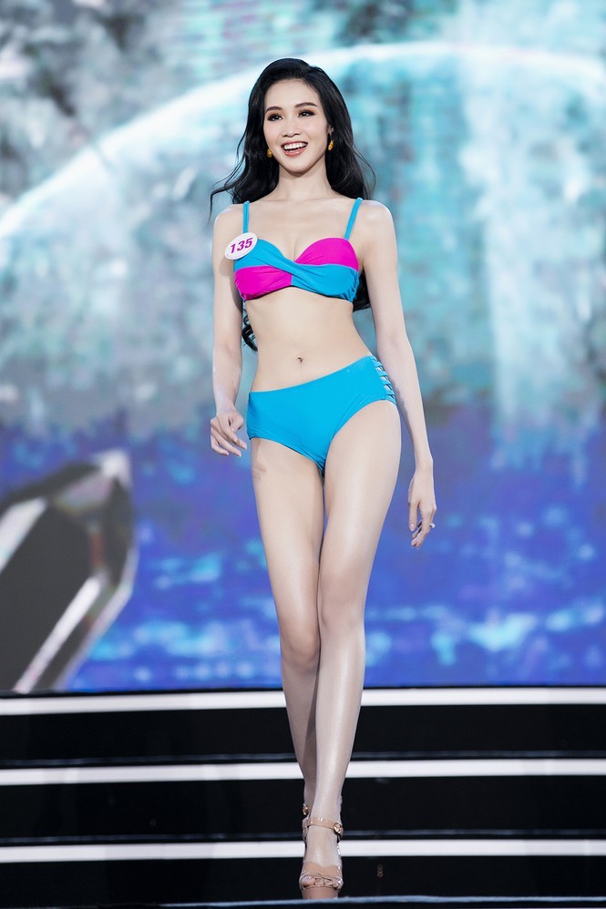 Ngắm những thí sinh có vòng eo nhỏ nhất Hoa hậu Việt Nam 2020 khoe dáng với bikini - ảnh 2