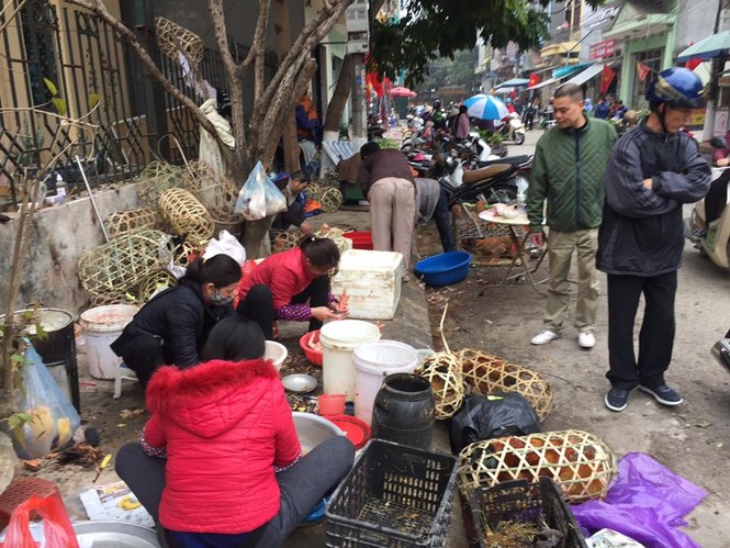 Dịch vụ nhổ lông gà, vịt thuê dịp Tết hút khách - ảnh 1