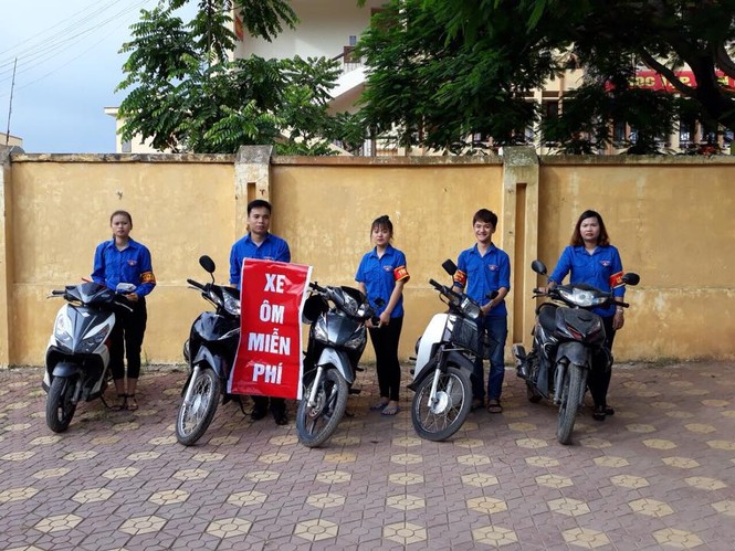 Hỗ trợ tiền, phương tiện cho thí sinh nghèo, dân tộc thiểu số - ảnh 2